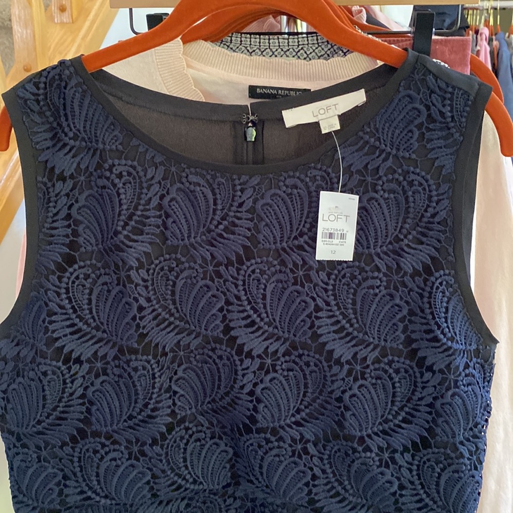 The Loft classic and chic peplum lace top in navy and black size 12. - Picture 3 of 6